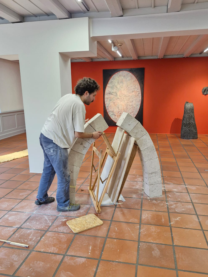 Essentially, an arch. Victor Sala